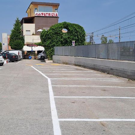 Hotel Patrizia Senigallia Bagian luar foto