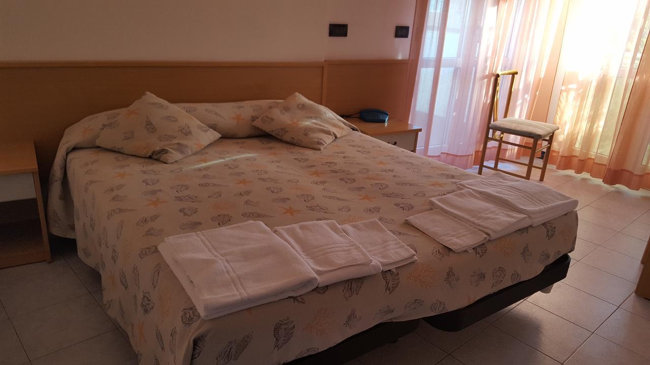 Hotel Patrizia Senigallia Bagian luar foto