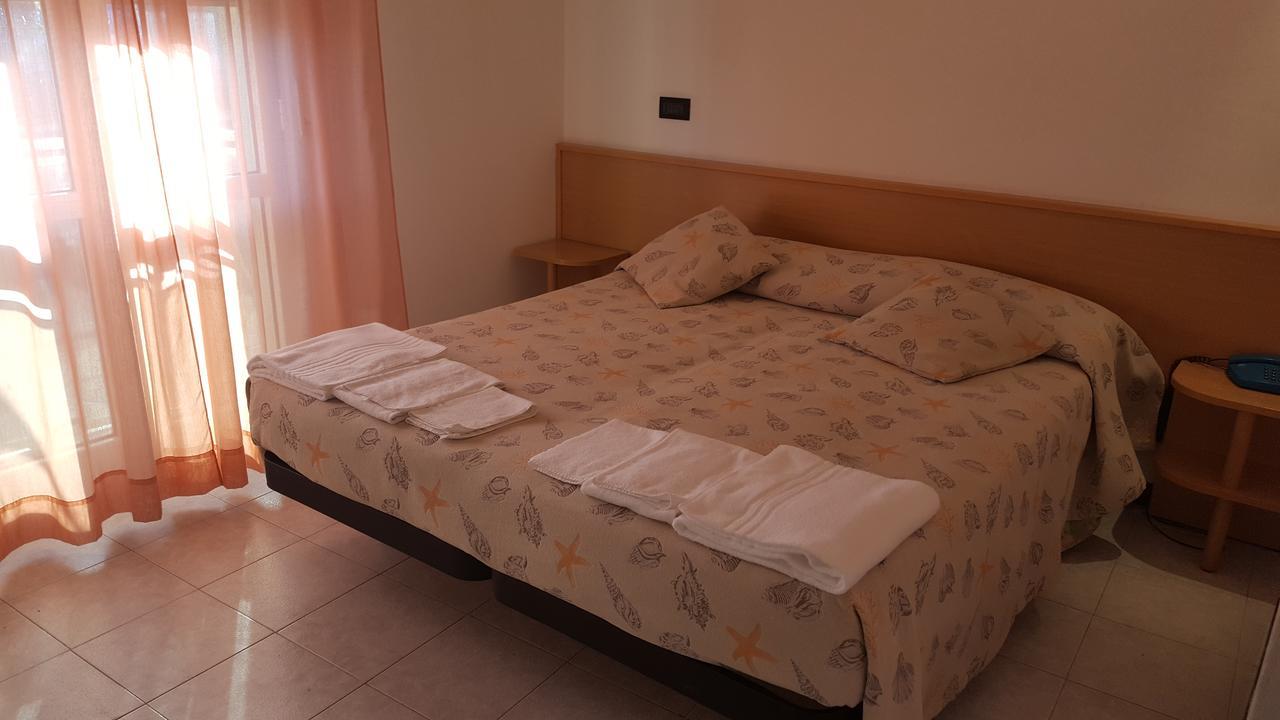 Hotel Patrizia Senigallia Bagian luar foto