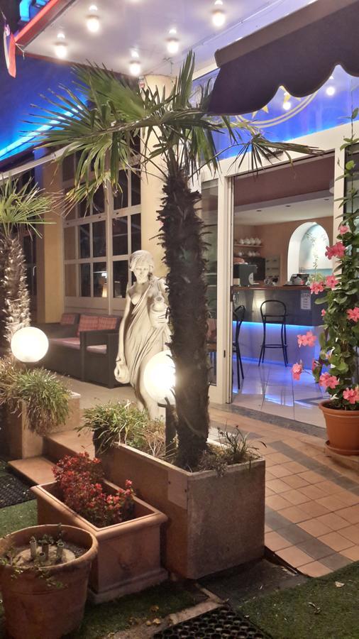Hotel Patrizia Senigallia Bagian luar foto