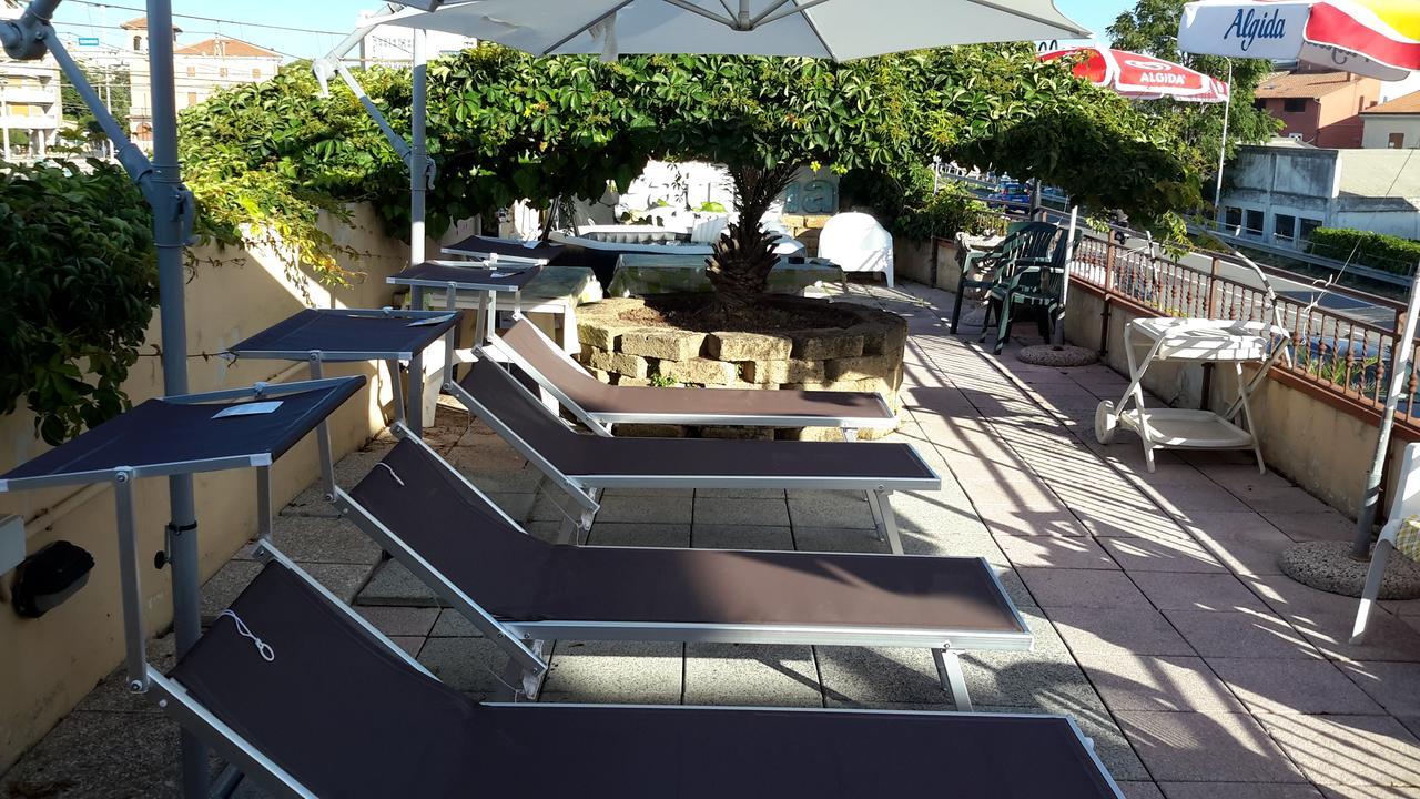 Hotel Patrizia Senigallia Bagian luar foto